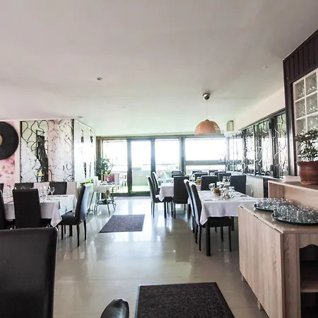 Hotel Razvan 3*