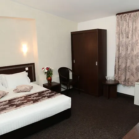 Hotel Razvan 3*
